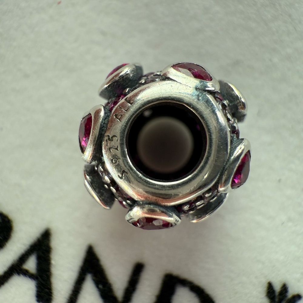 Pandora sparkly hearts all around pink charm - Picture 2 of 2